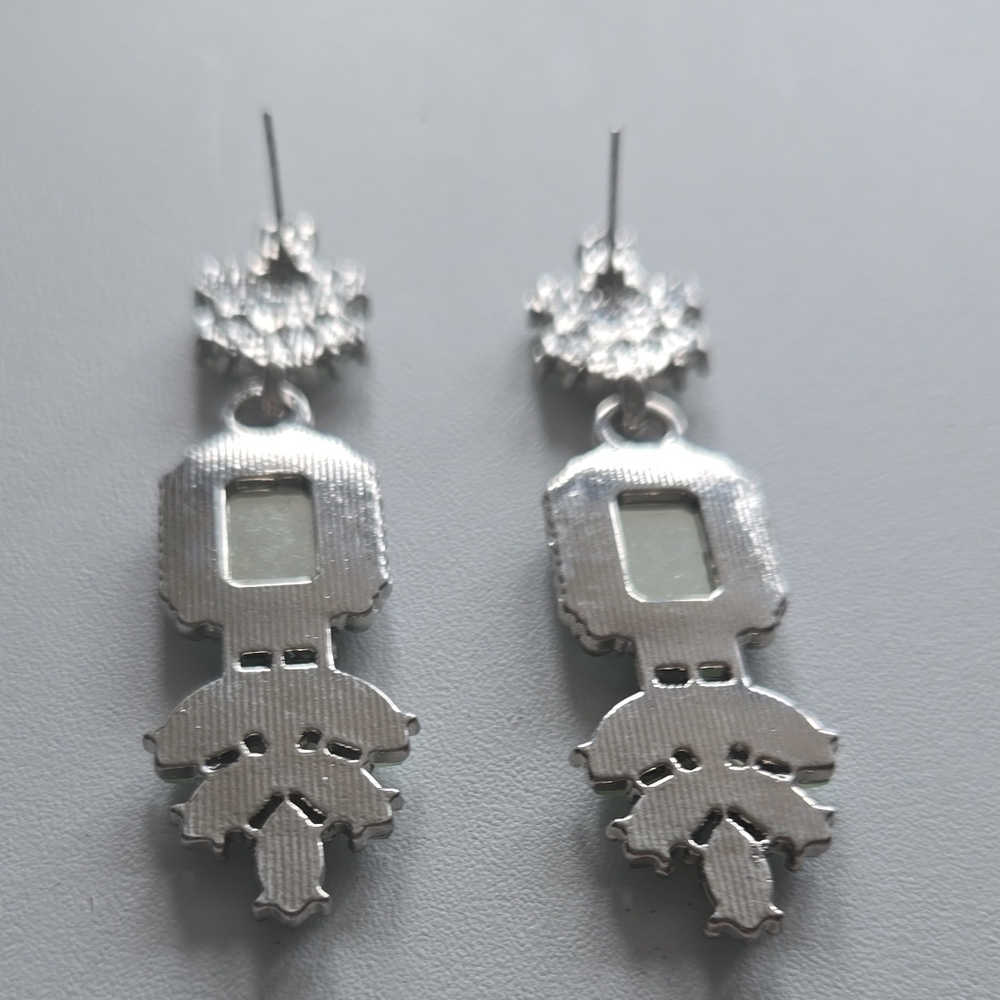 Chic Mint Green Statement Earrings - image 3